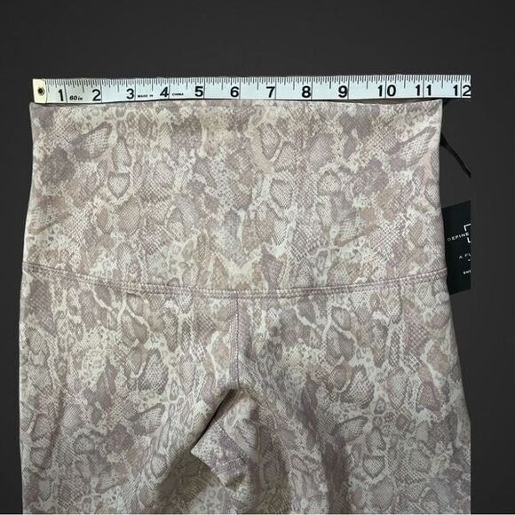 DYI-Define Your Inspiration High Rise PRINTED SIGNATURE TIGHT Animal Sand - Picture 2 of 7